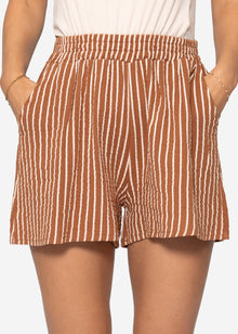 Musselin Shorts mit schmalen Streifen - cognac