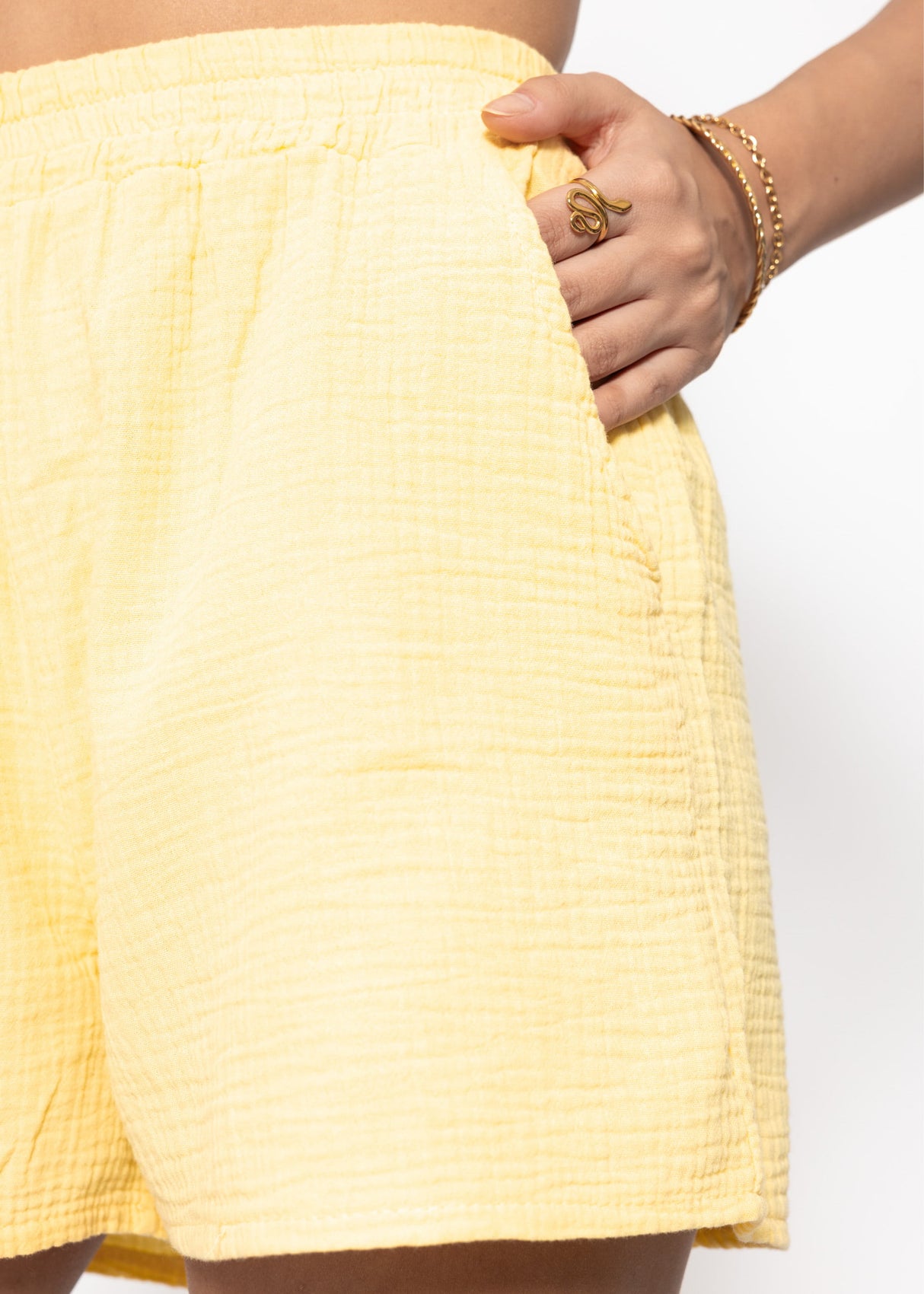 Musselin shorts - vanillegelb