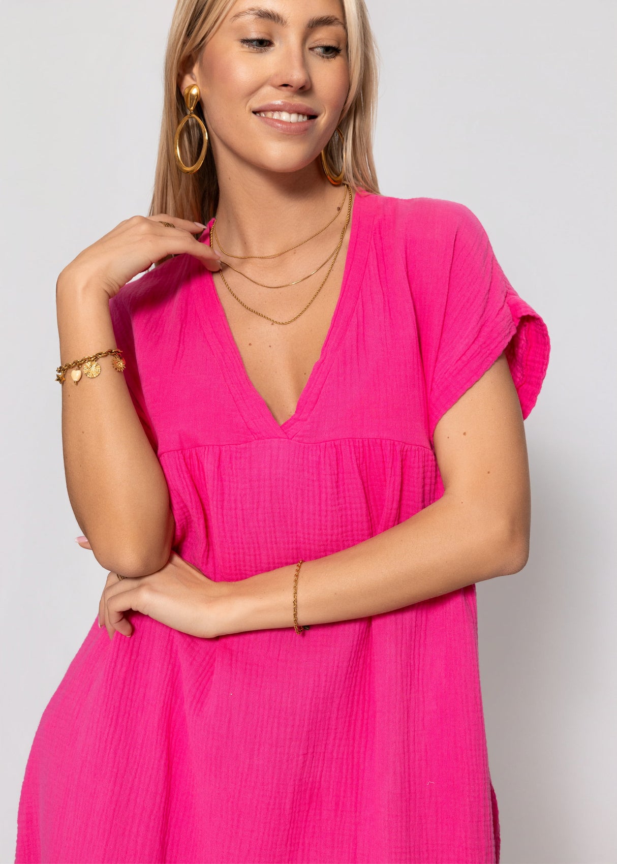 Muslin dress with V-neck - pink