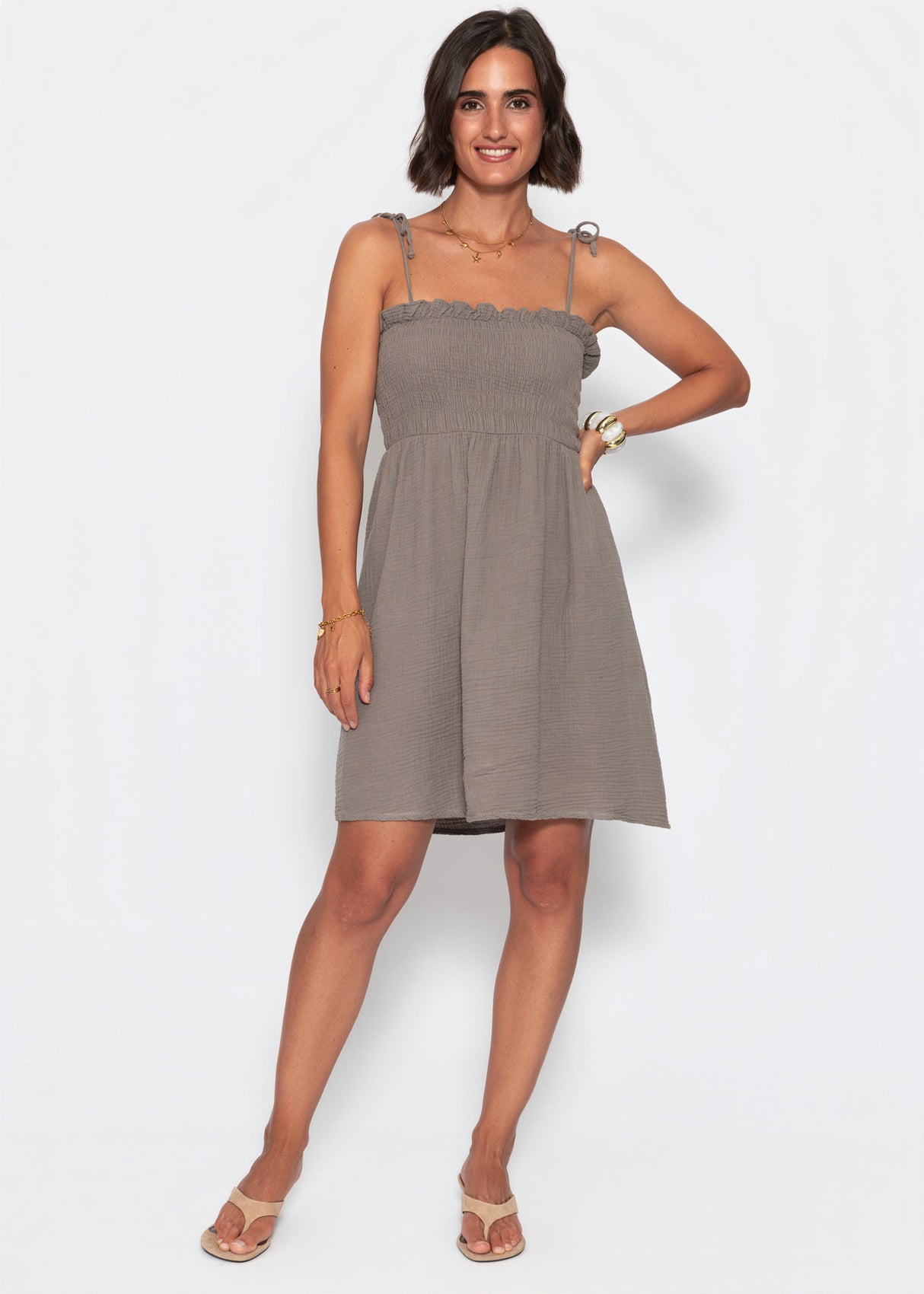 Musselin Kleid mit Smok-Oberteil und Schleifenträgern - taupe