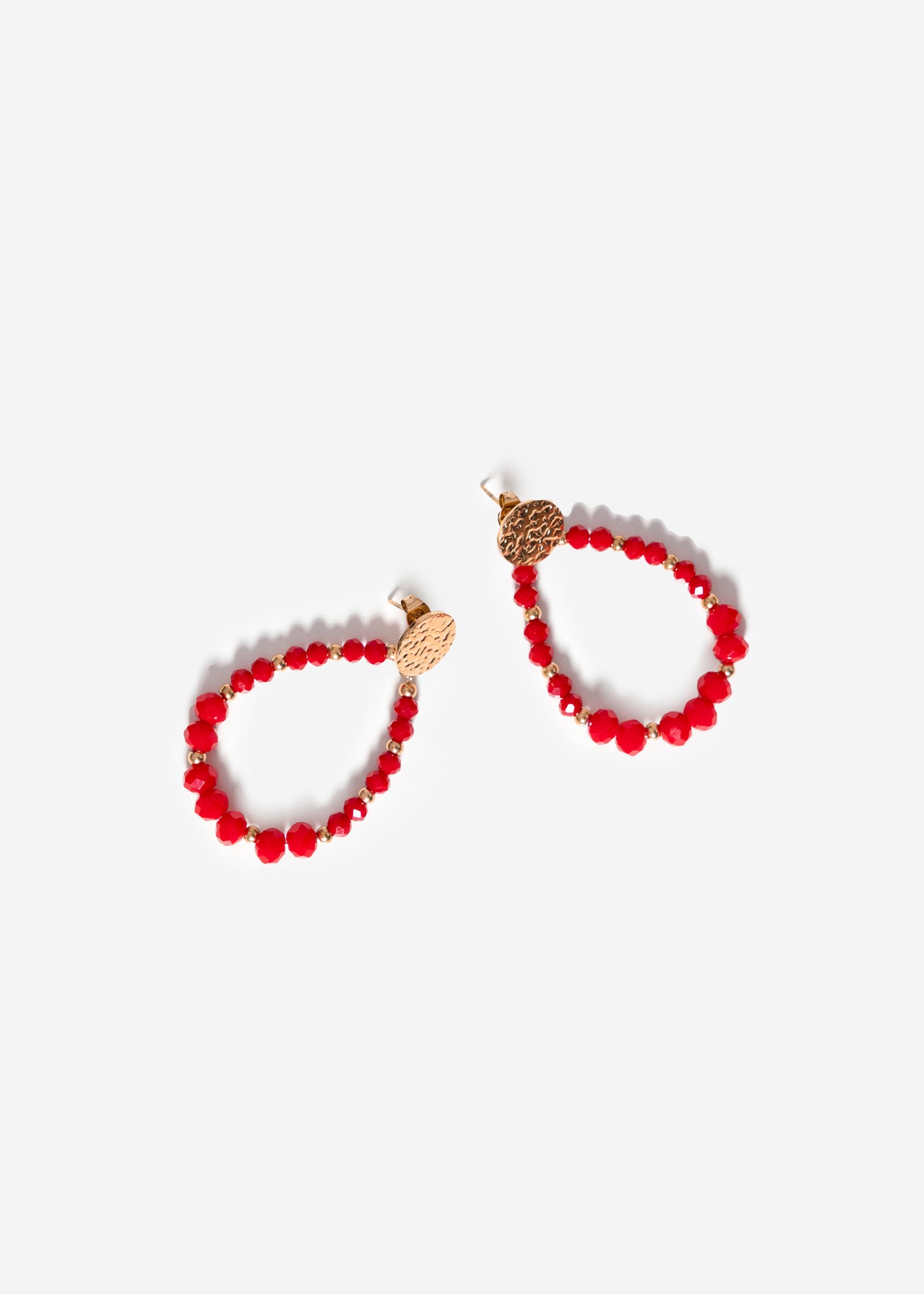 Gold stud earrings with pearls - red