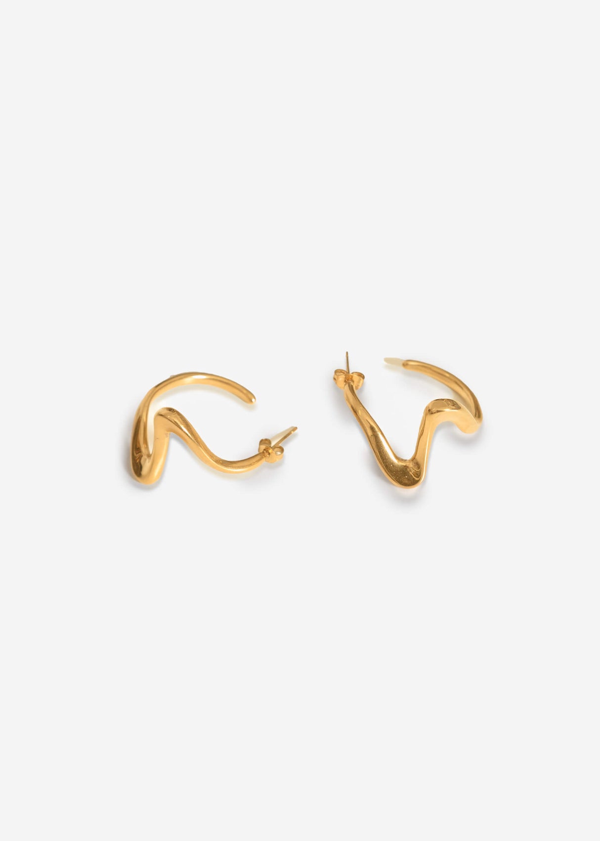 Ohrstecker in organischer Wellenform - gold