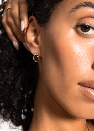 Stud earrings with brown stone - gold