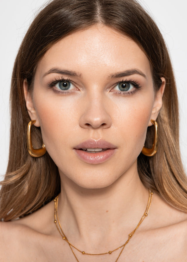 Stud earrings with an angular design - gold