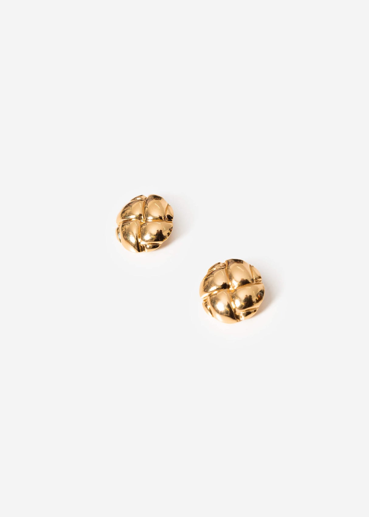 Stud earrings with knot design - gold