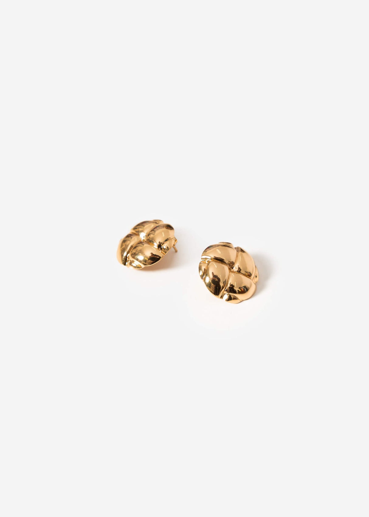 Stud earrings with knot design - gold