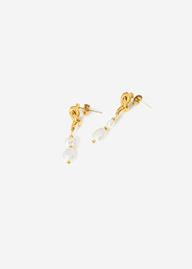 Stud earrings with knot and pearl pendants - gold