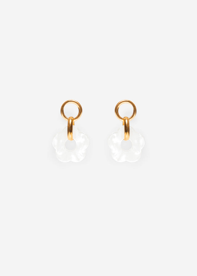 Stud earrings with white flower pendant - gold