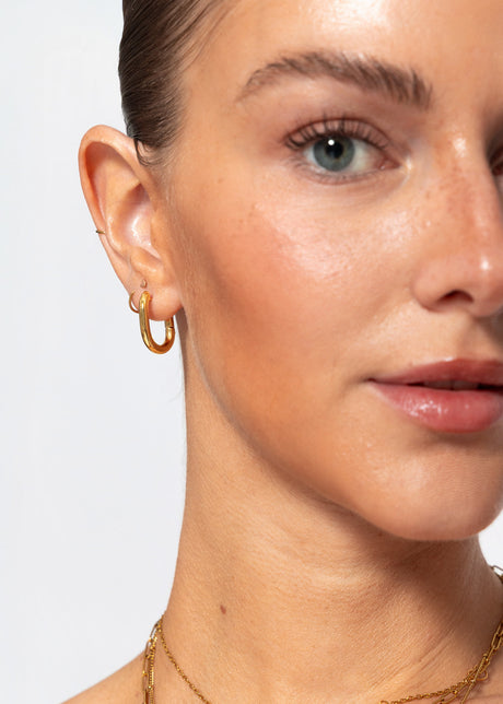 Small oval stud earrings - gold