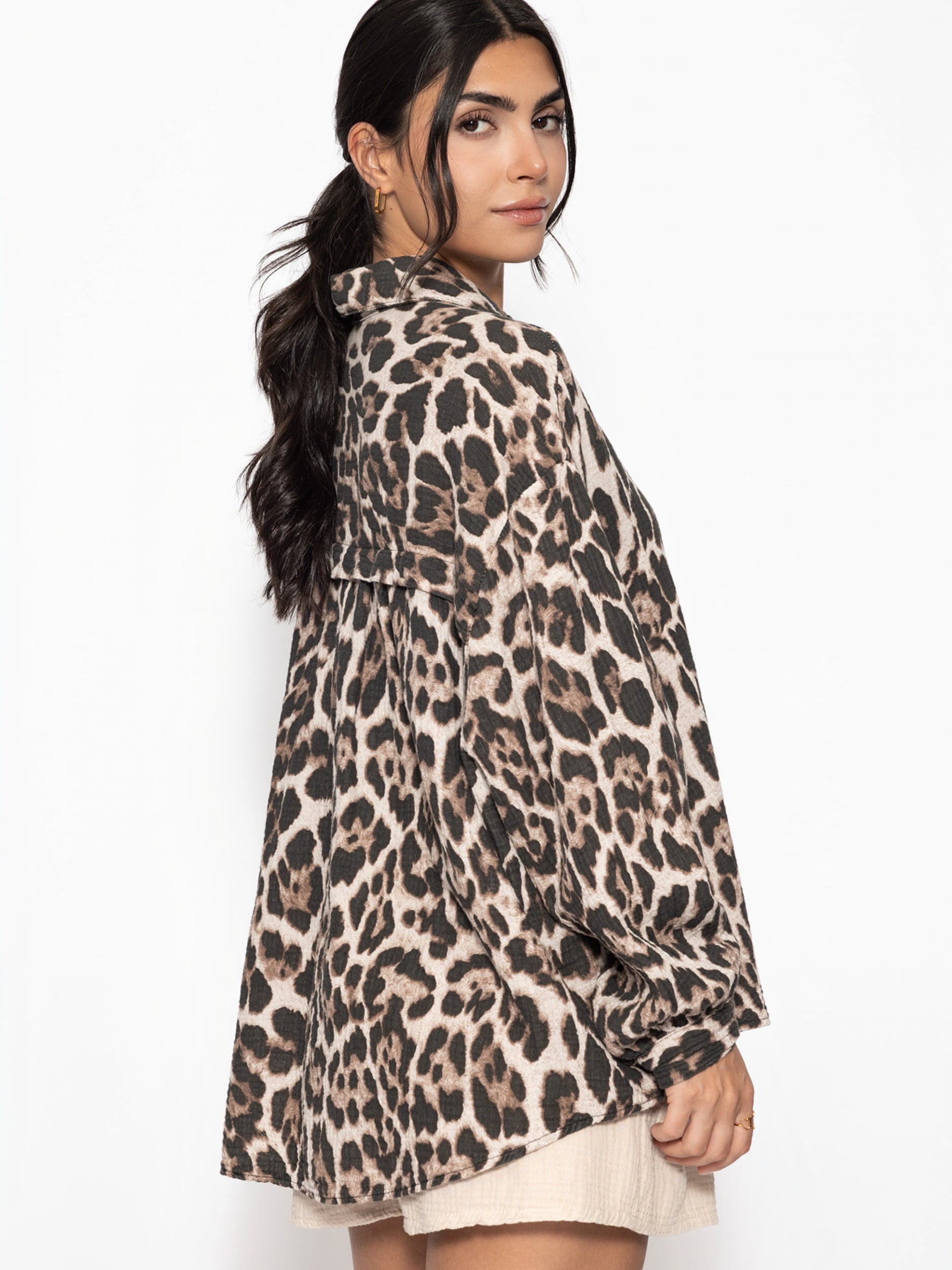 Oversize Musselin Bluse mit Leo-Print - hellbeige