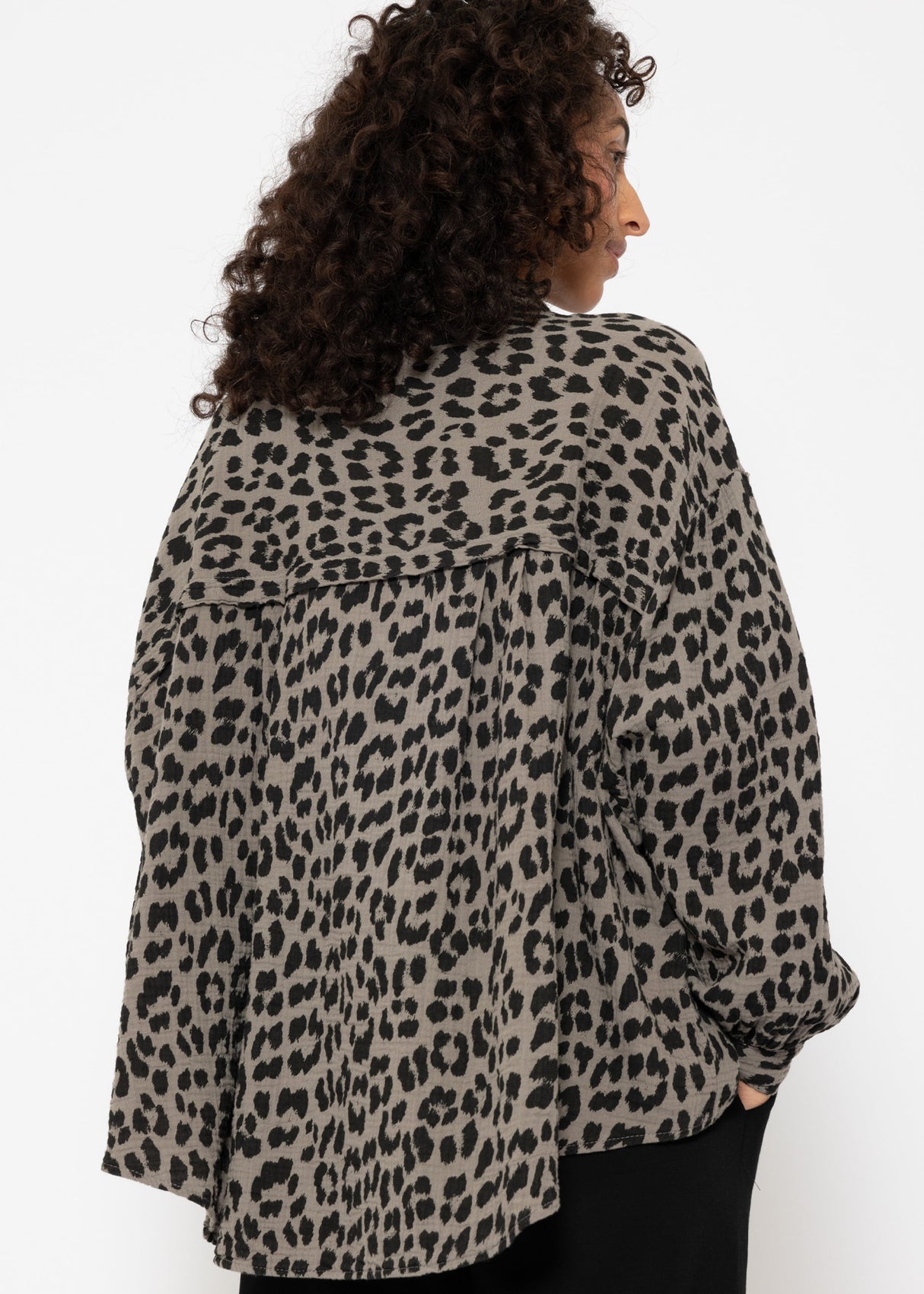 Oversize muslin blouse with leo print - taupe