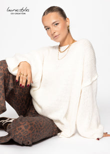 Oversized sweater with round neckline - white