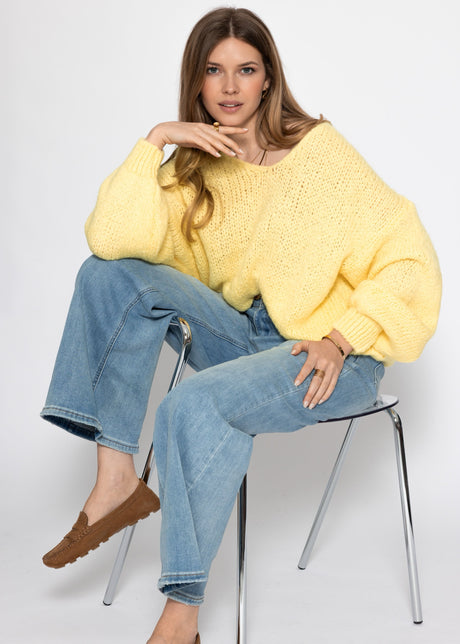 Oversized jumper with V-neck - yellow