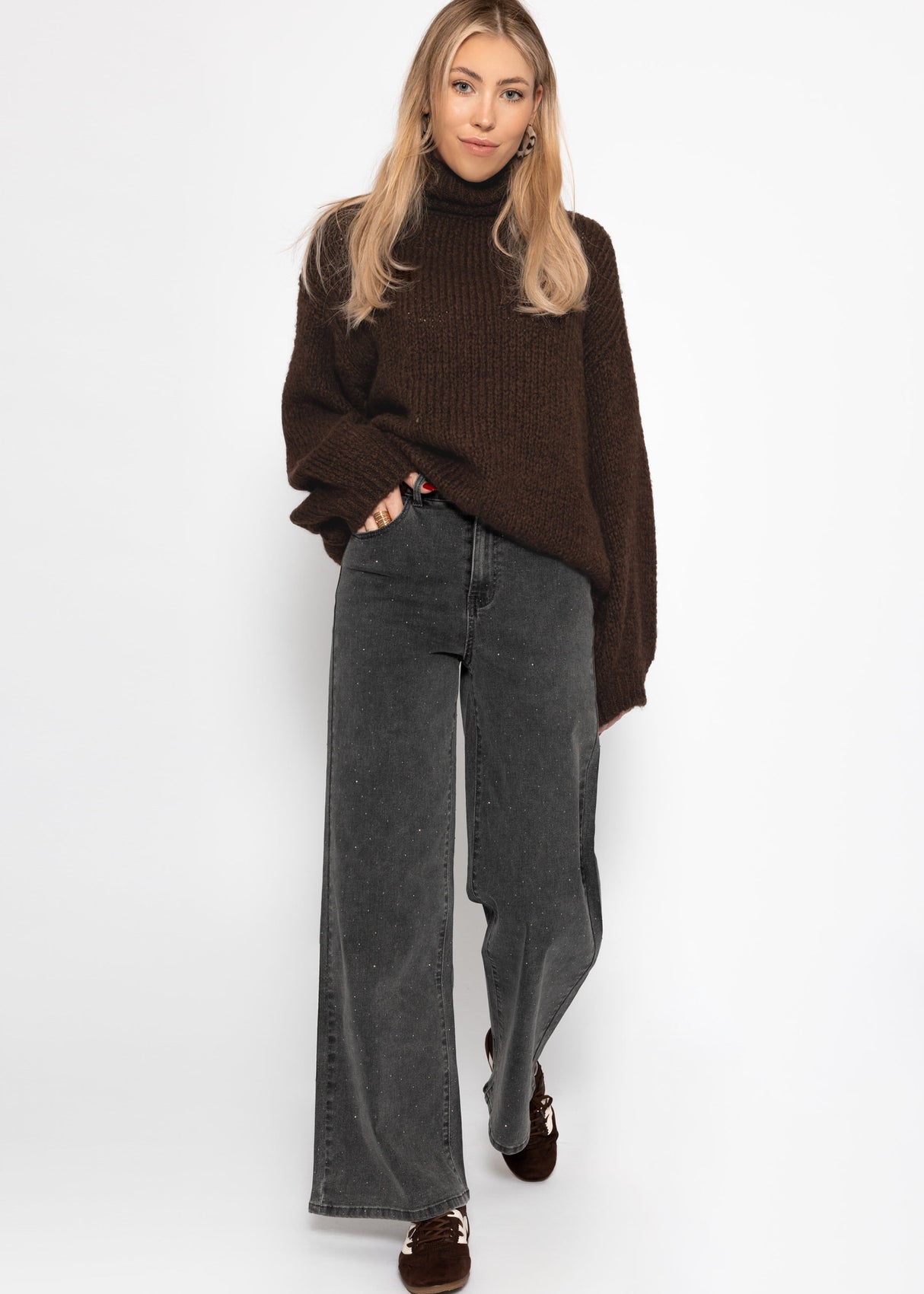 Oversized turtleneck sweater - brown