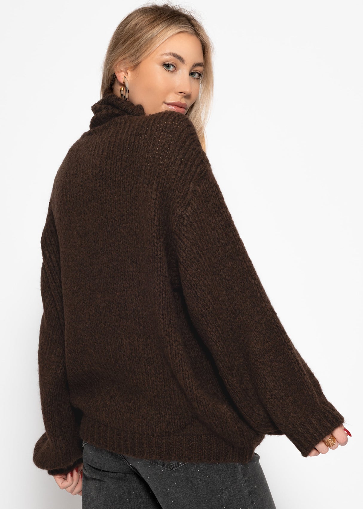 Oversized turtleneck sweater - brown