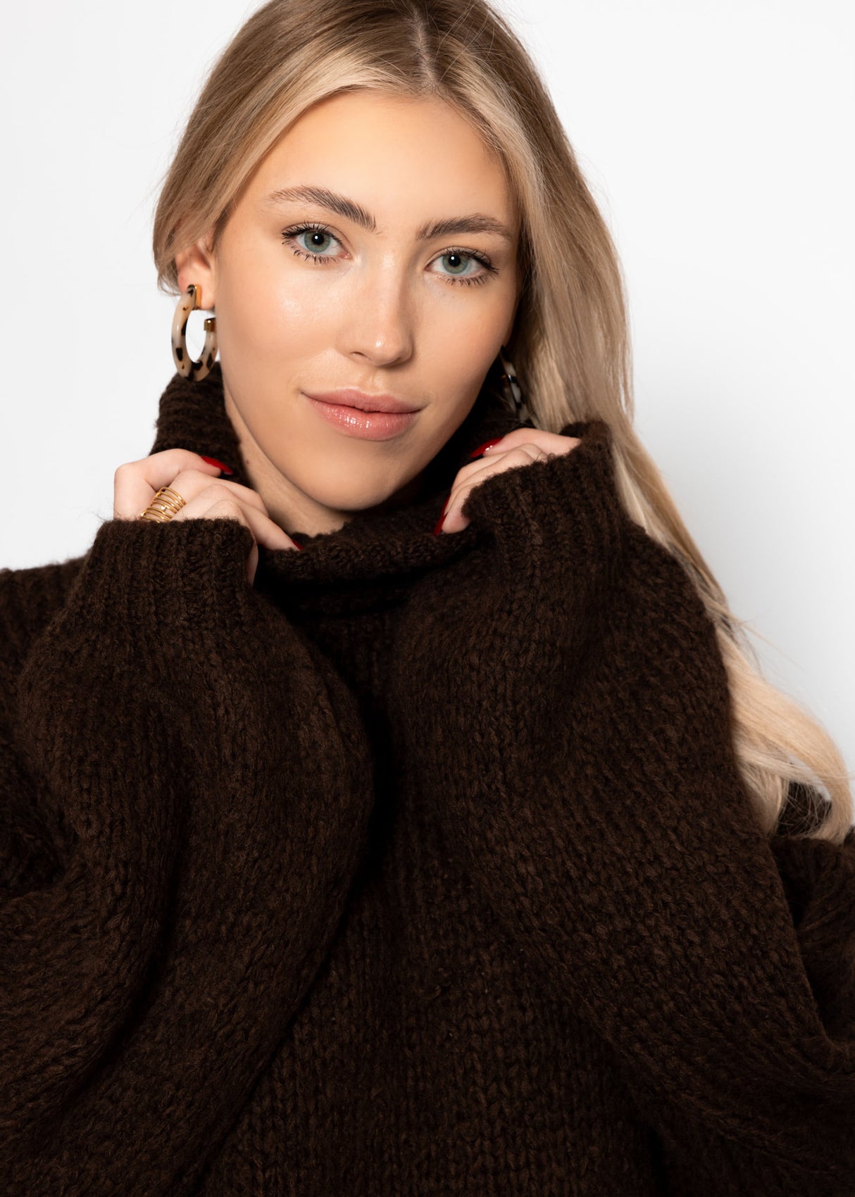 Oversized turtleneck sweater - brown