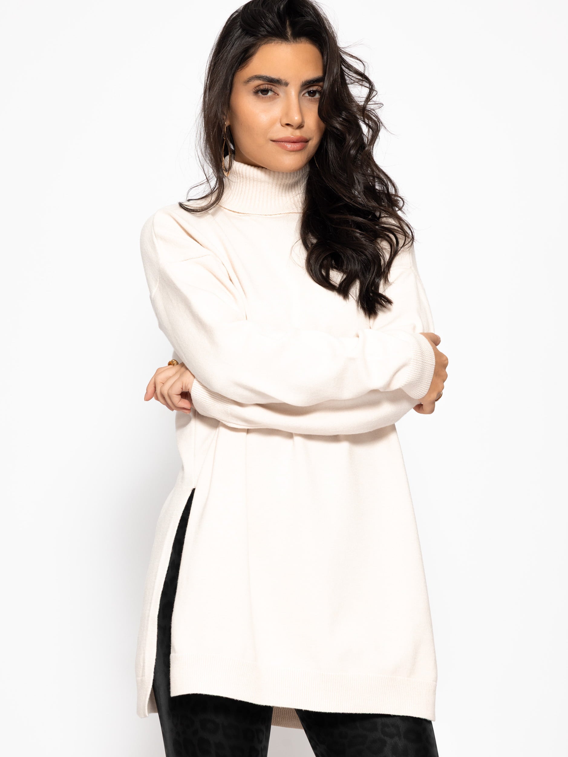 Oversize Rollkragenpullover mit langen Seitenschlitzen - offwhite
