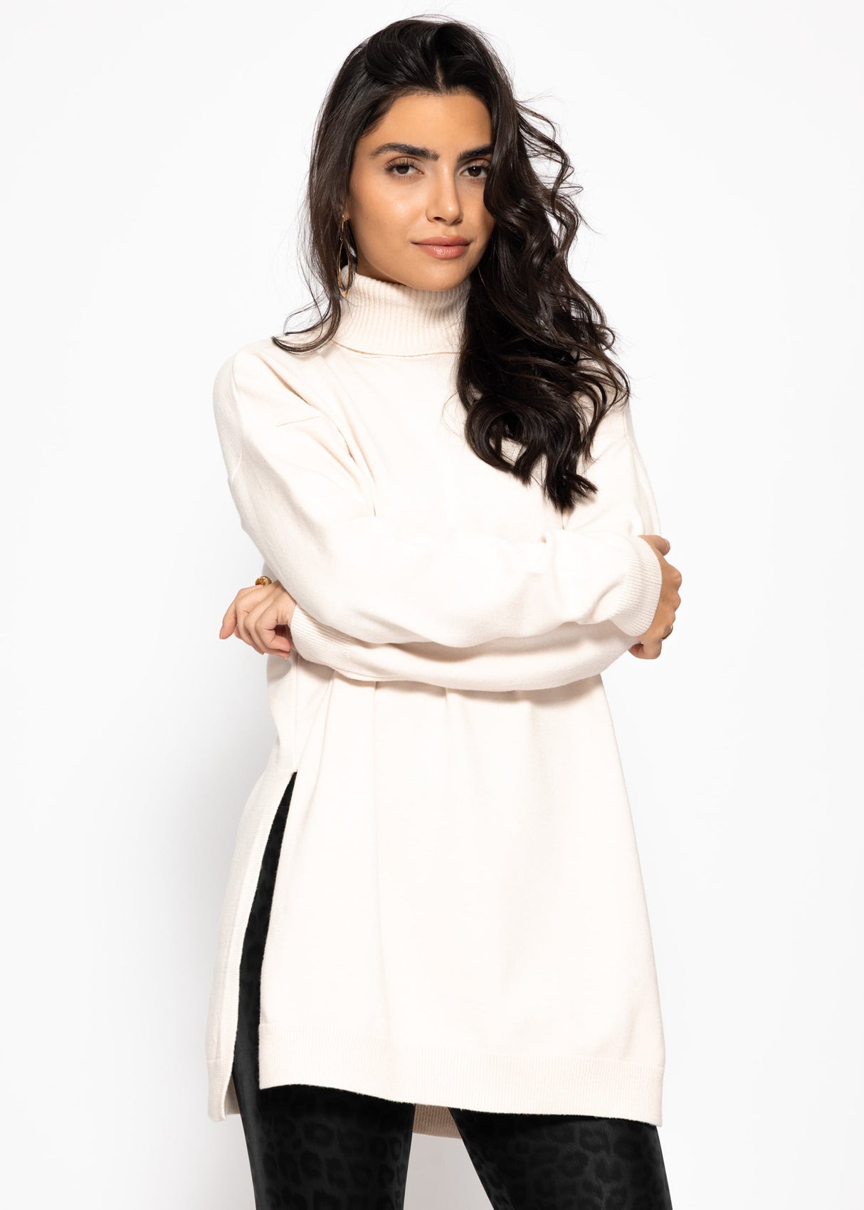Oversize Rollkragenpullover mit langen Seitenschlitzen - offwhite