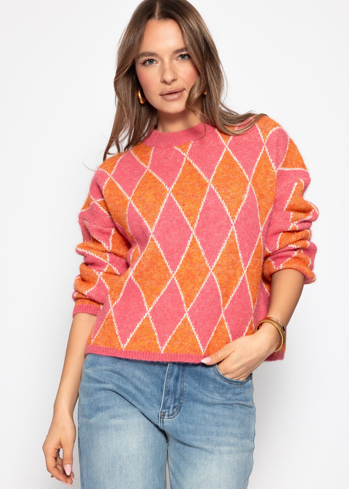Oversized knit sweater with diamond pattern - pink-orange