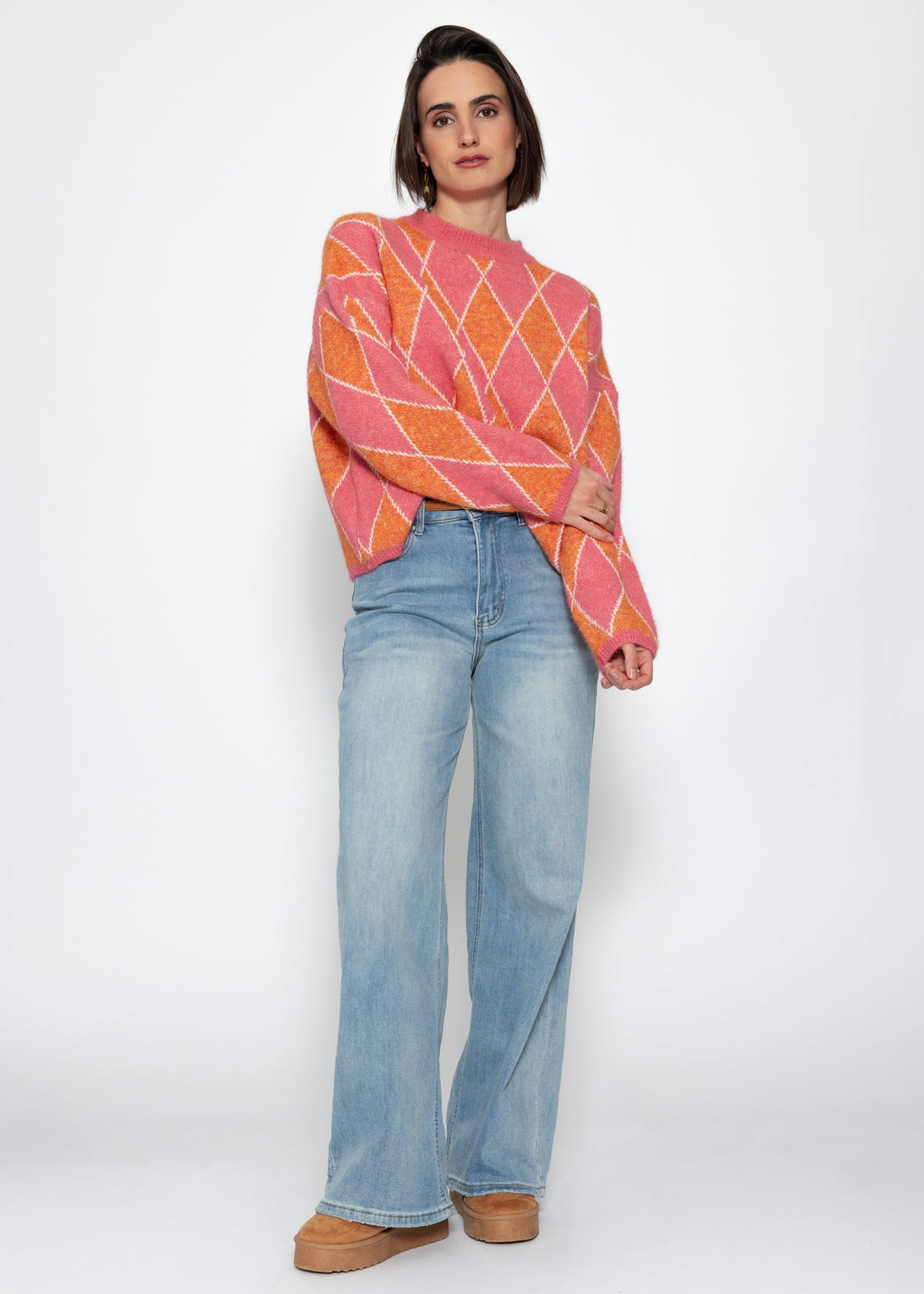 Oversized knit sweater with diamond pattern - pink-orange