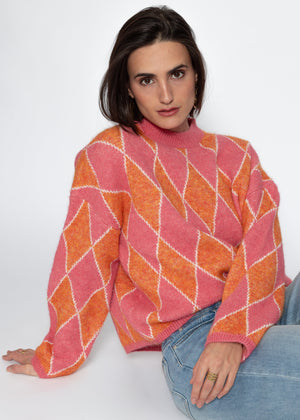 Oversized knit sweater with diamond pattern - pink-orange