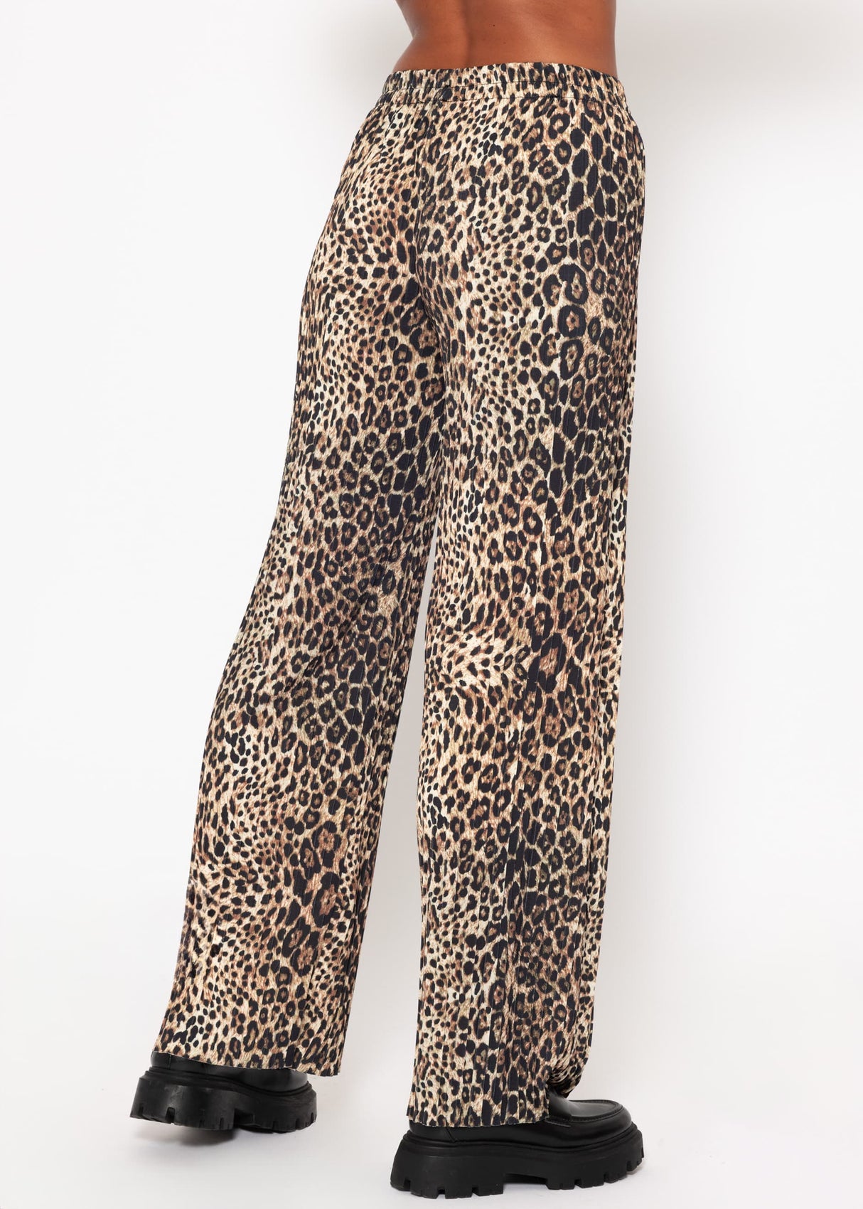 Pleated trousers with leopard print - beige