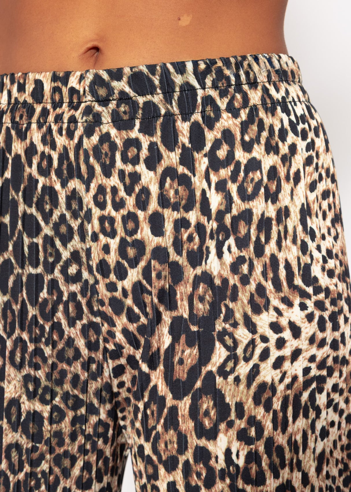 Pleated trousers with leopard print - beige