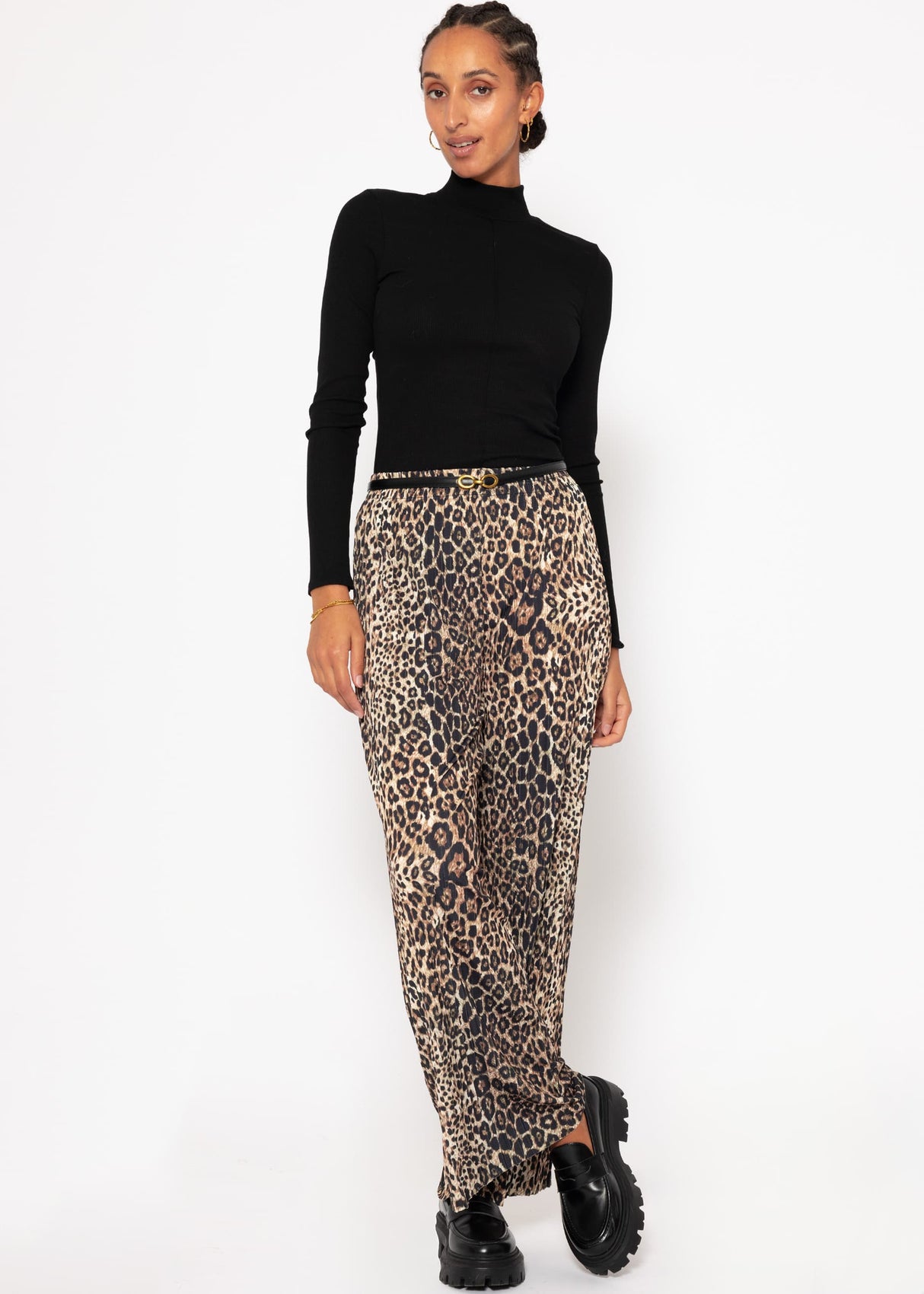 Pleated trousers with leopard print - beige