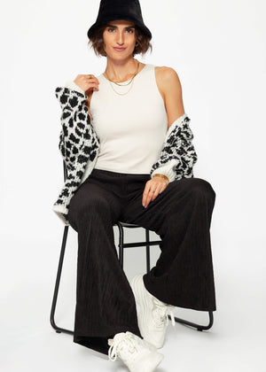 Pleated wide-leg trousers - black