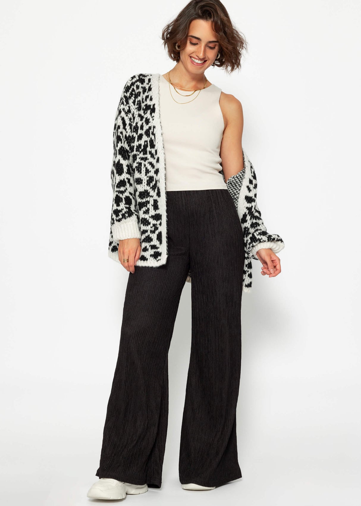Pleated wide-leg trousers - black