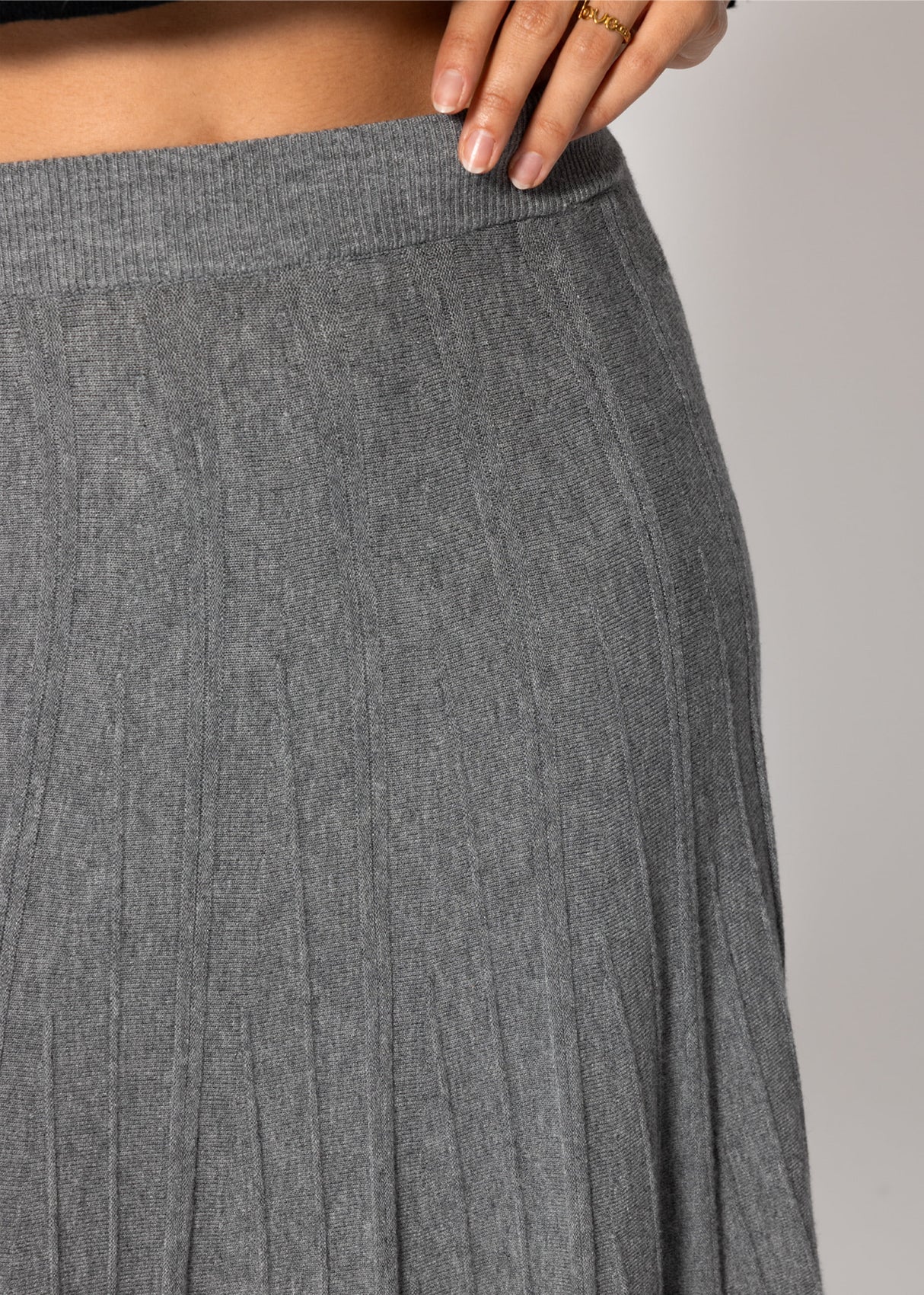 Pleated knit midi skirt - grey