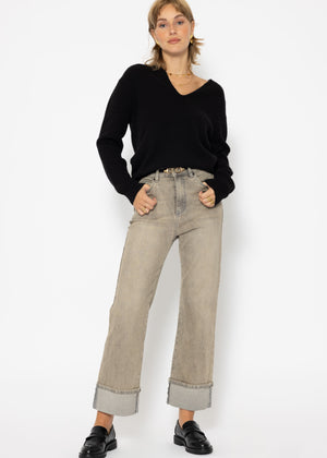 Sweater with accentuated V-neck - black