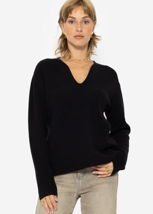 Sweater with accentuated V-neck - black