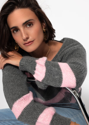 Sweater with pink stripes - grey