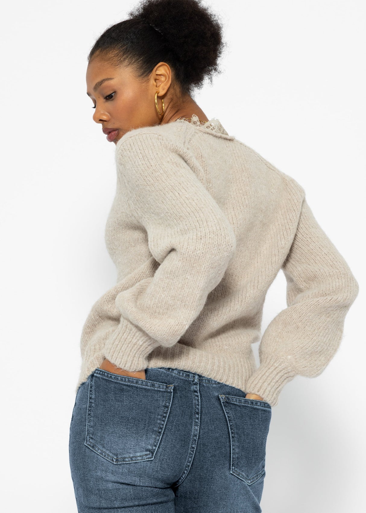 Pullover mit Spitzen-Ausschnitt - beige