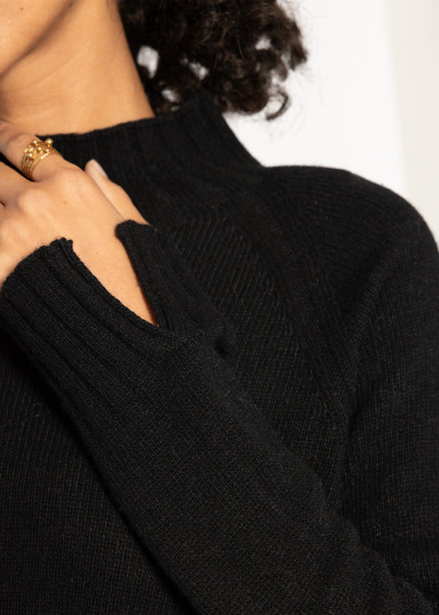 Pullover mit Stehkragen und Ärmelschlitzen - schwarz