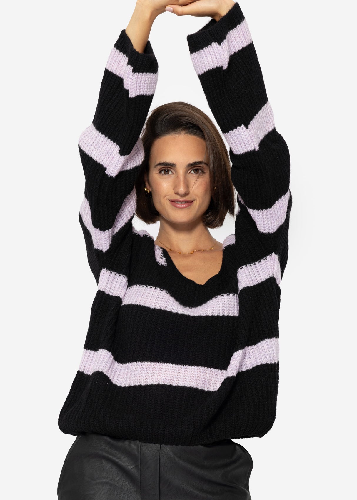Pullover mit Streifen und V-Ausschnitt - schwarz-lila