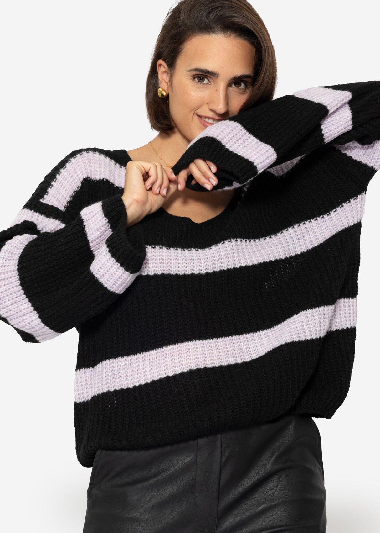 Pullover mit Streifen und V-Ausschnitt - schwarz-lila