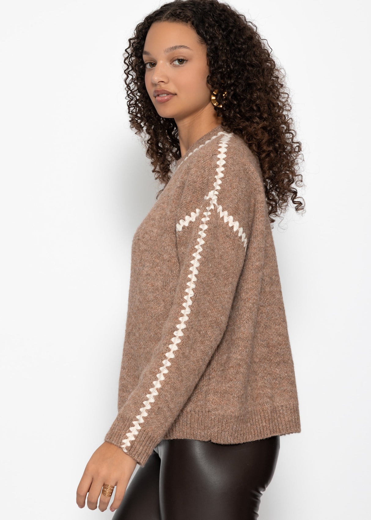 Sweater with decorative stitching - brown