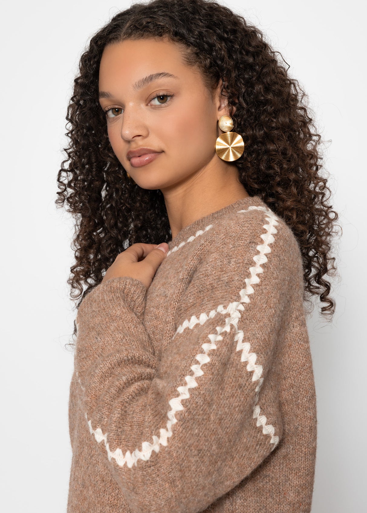 Sweater with decorative stitching - brown