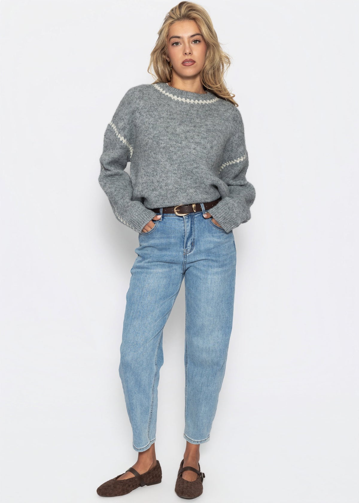 Jumper with decorative stitching and wool blend - grey