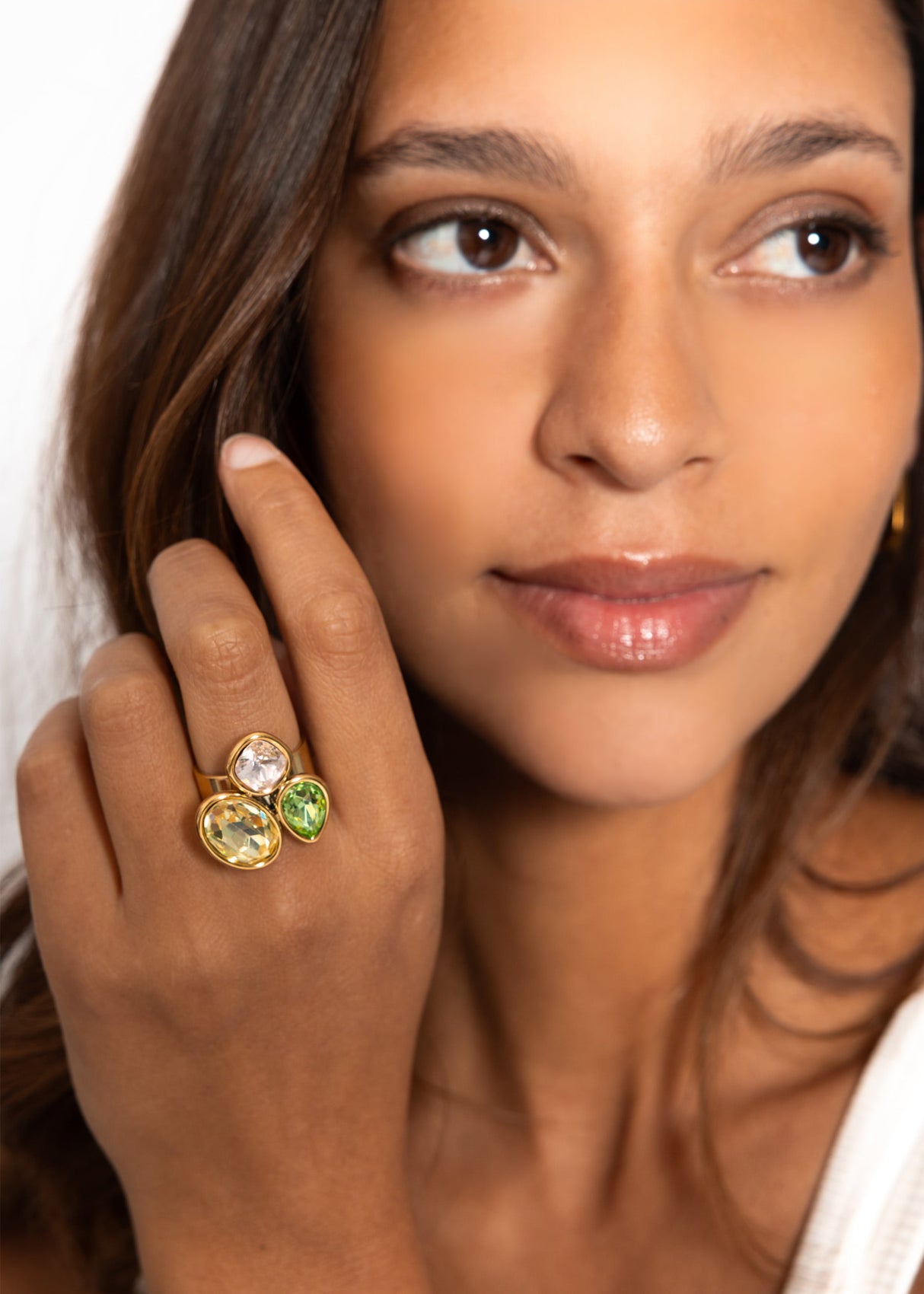 Ring mit 3 bunten Schmucksteinen - gold