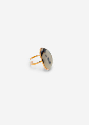 Ring with brown gemstone - gold
