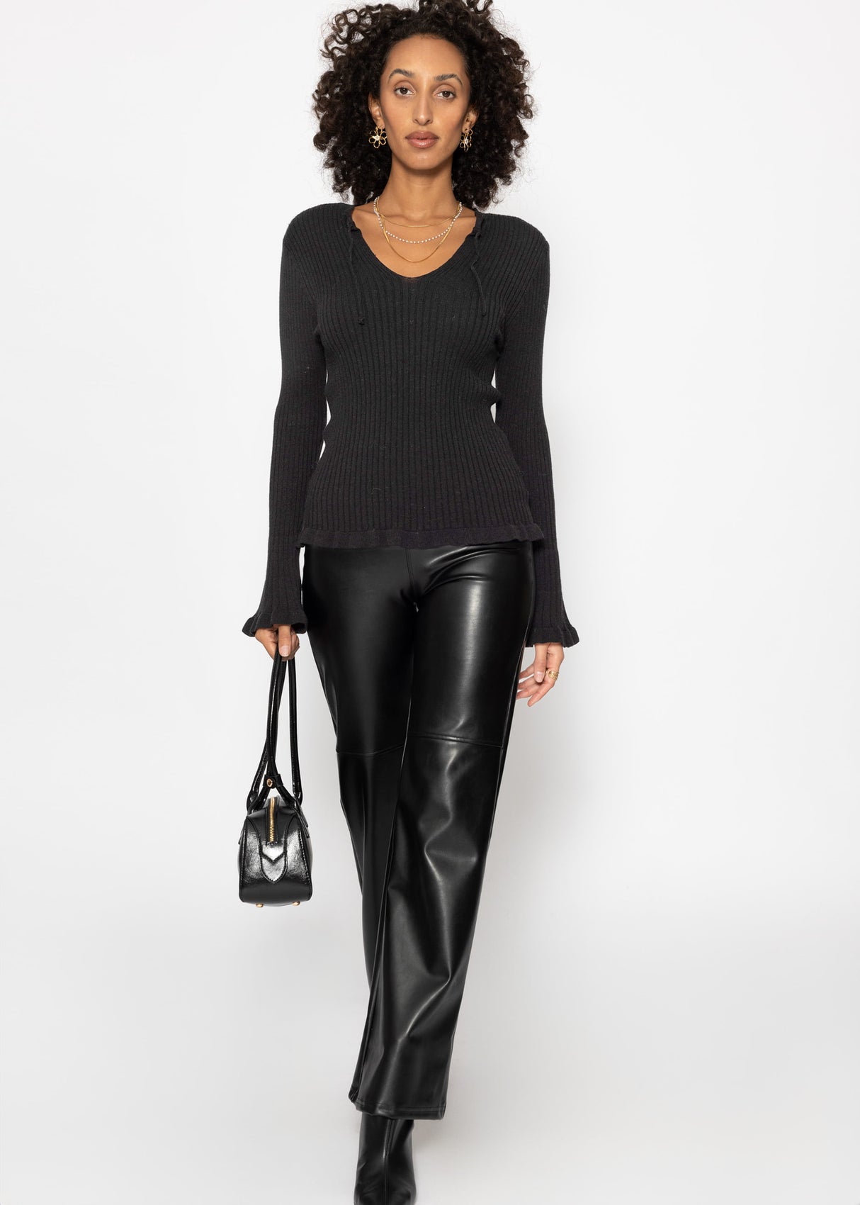 Rippstrickoberteil mit Bindeband am Ausschnitt - schwarz