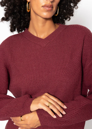 Rippstrickpullover mit hohem V-Ausschnitt - berry