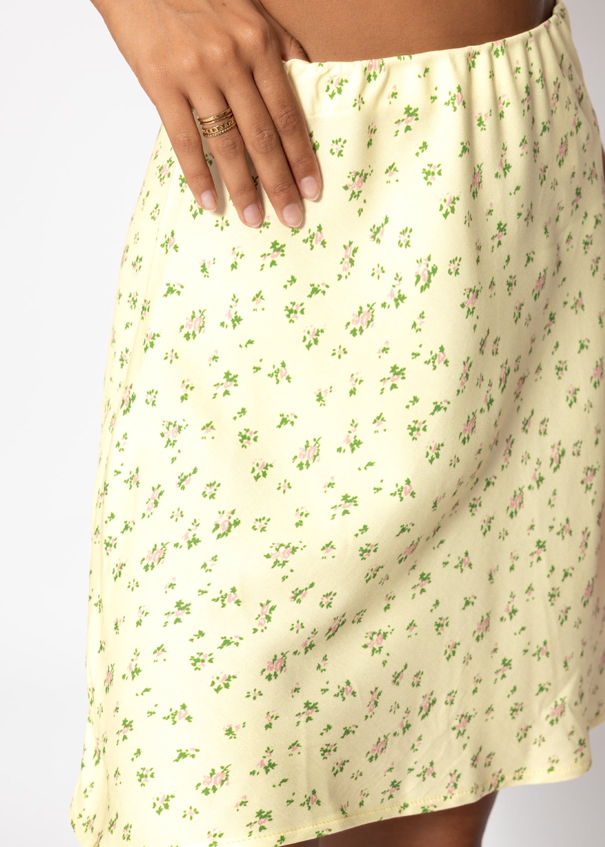 Rock with a floral print - butter yellow