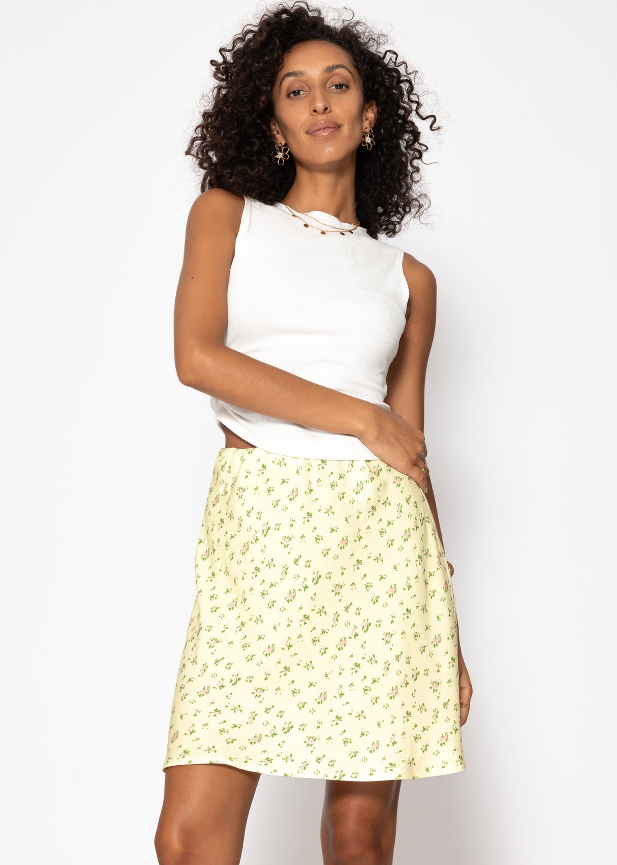 Rock with a floral print - butter yellow