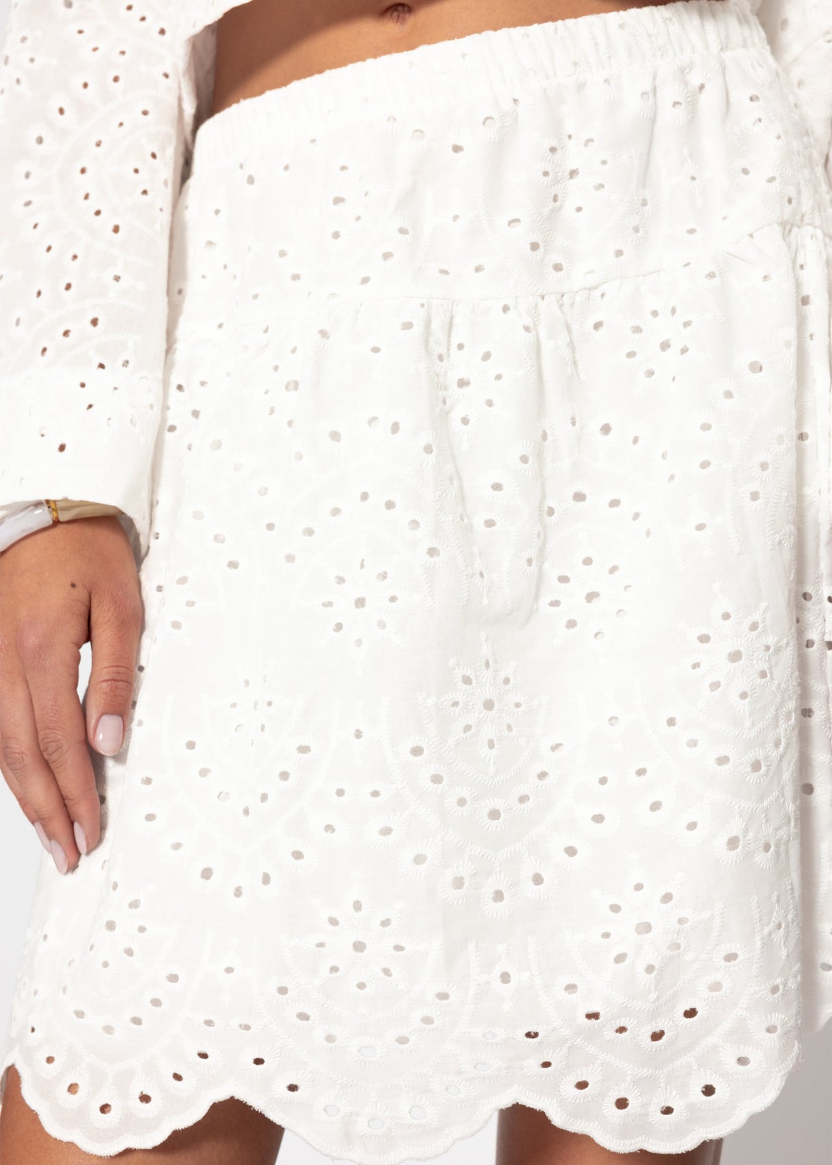 Skirt with eyelet embroidery - white