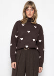 Rollkragenpullover mit Herzmuster - braun