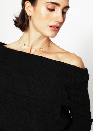 Off-the-shoulder sweater - black